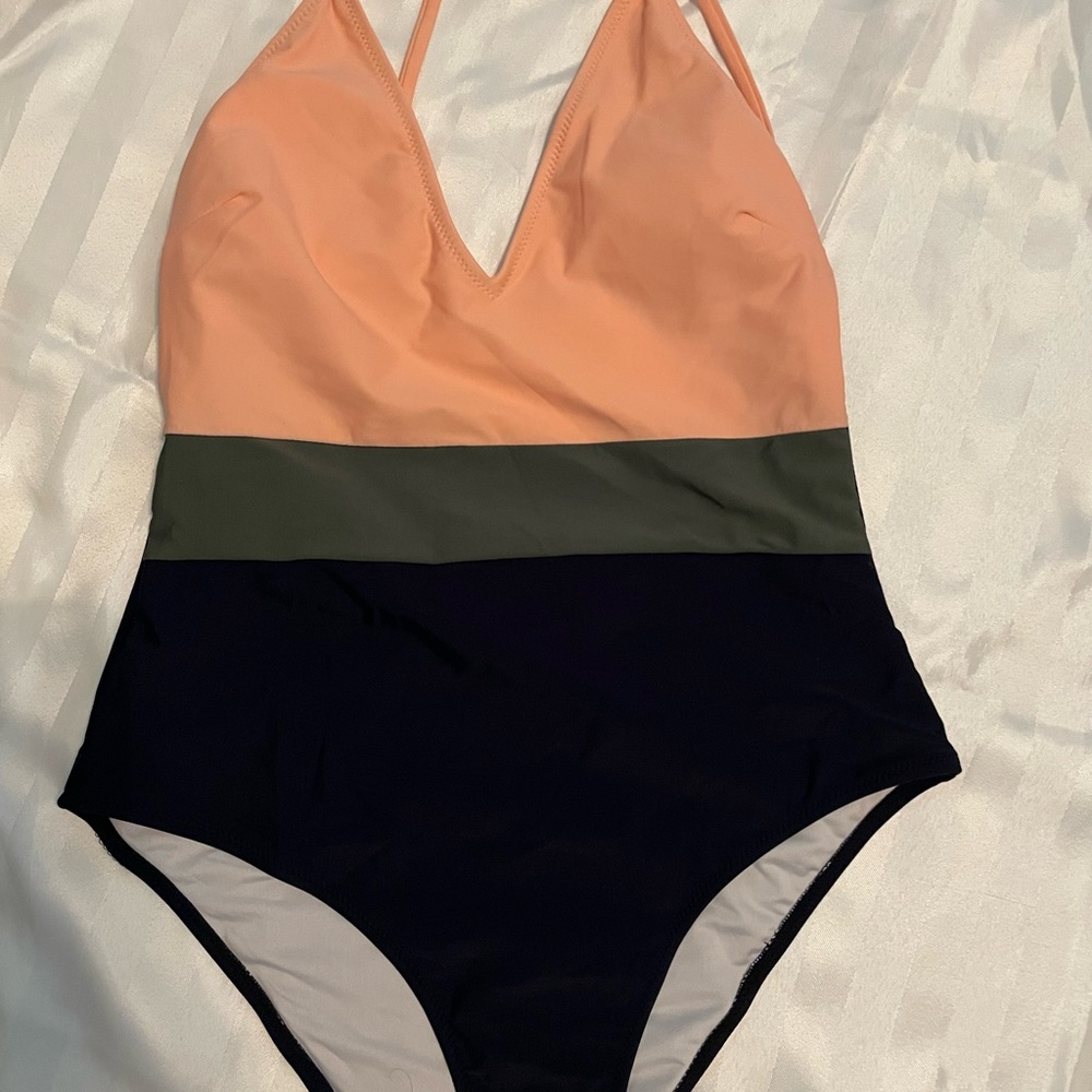 NWT Cupshe swimsuit